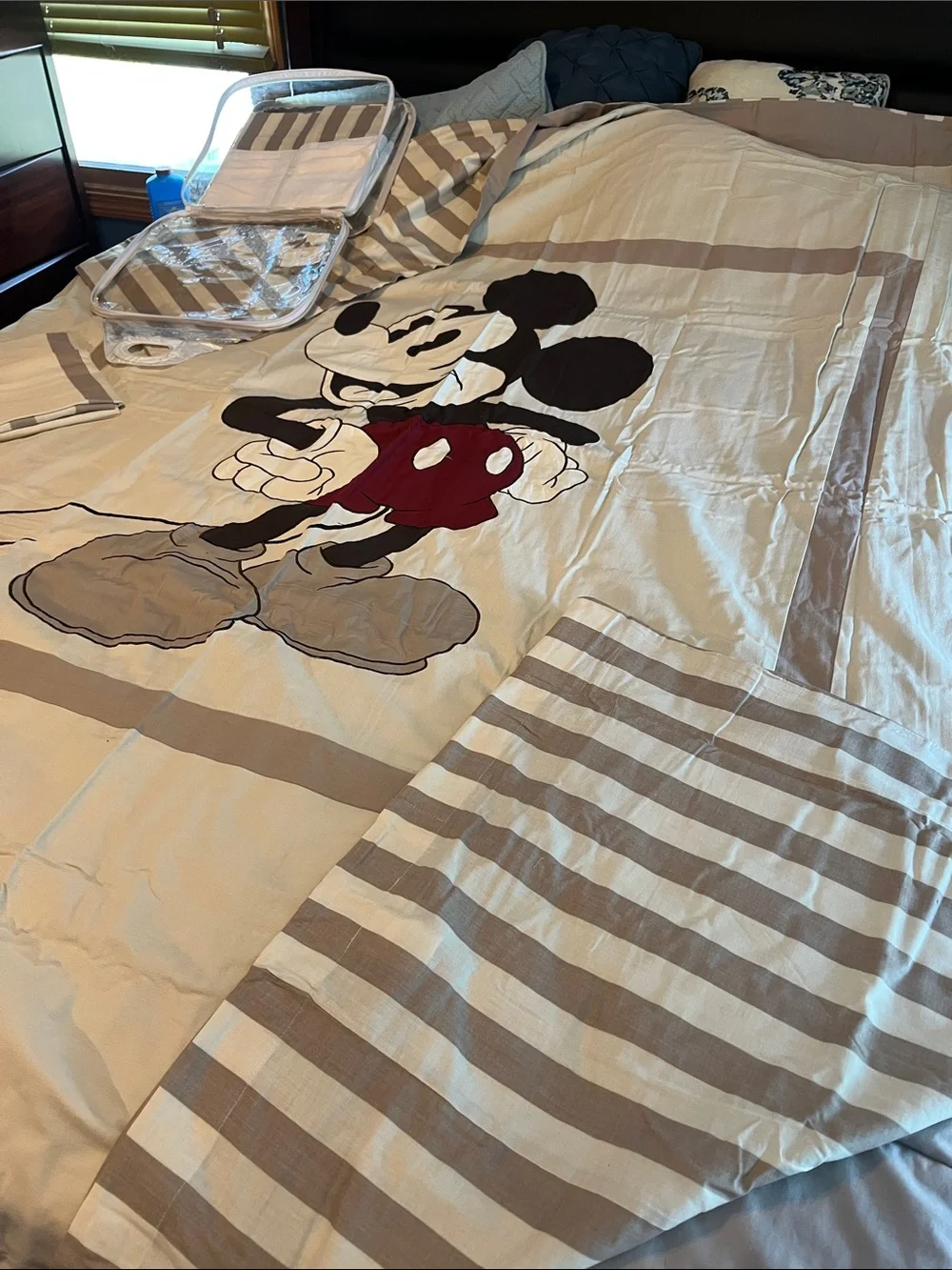 Mickey Mouse Character Bedding Duvet set in Cream and Red.   For Full size bed